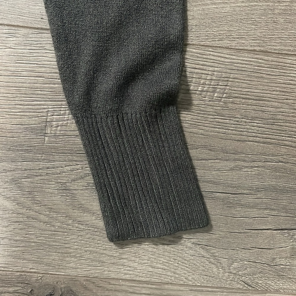 NWTG Lilac Bloom Buttoned women's long sleeve sweater, Size M - Picture 2 of 9